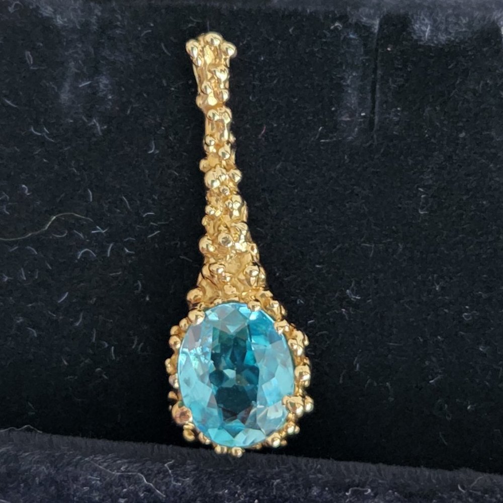 Unique Blue Zircon Pendant 18k Yellow Gold